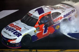 Connor Zilisch fends off Kyle Larson to win Bristo...