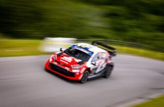 Oliver Solberg crashes out while fighting for the ...