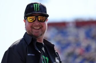 Even Kurt Busch felt Kyle Busch should have been p...
