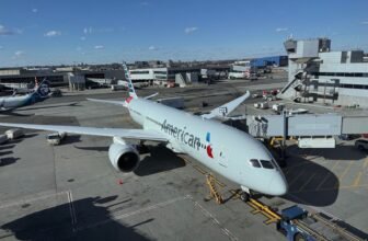 American Airlines plans grab-and-go lounge at New ...